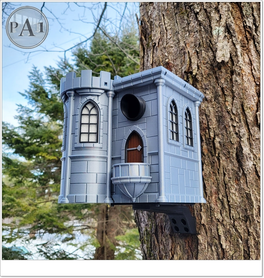 Vogelhaus „Burgnest“ – Das majestätische Zuhause für gefiederte Besucher