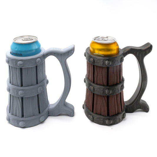 nachempfundener "Holzbierkrug" für Getränkedosen in den Größen 0,5 und 0,33 Liter